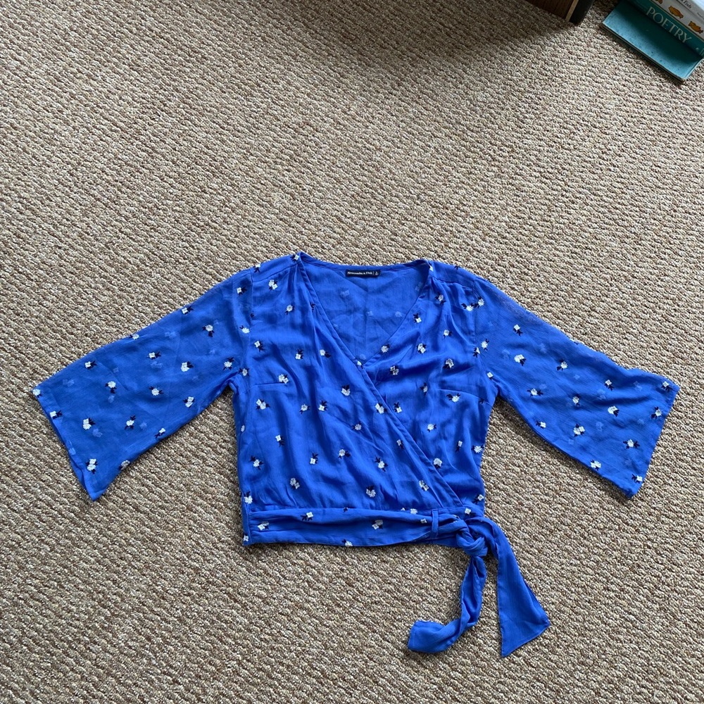 Abercrombie & Fitch Blue Wrap Top Large